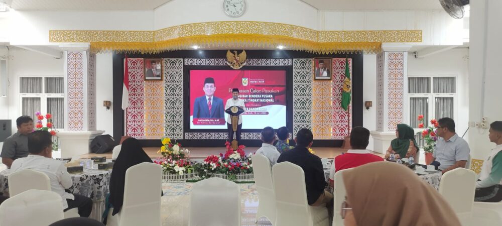 Amiruddin Lepas Calon Pasukan Pengibar Bendera Pusaka Tingkat Nasional