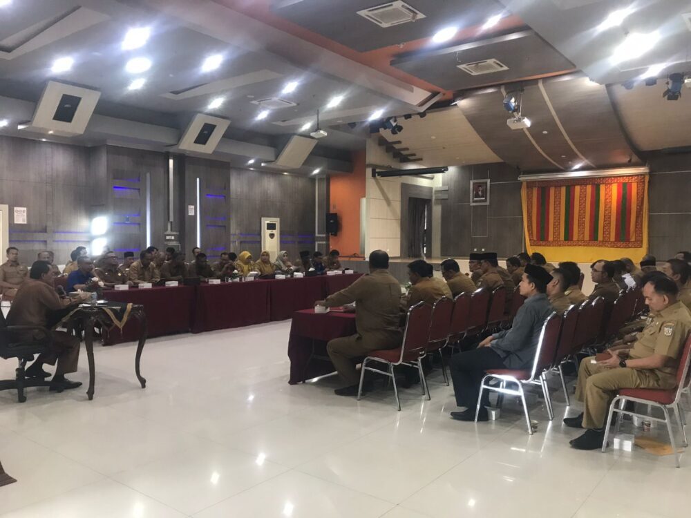 Usai Dilantik, Amiruddin Gelar Rapat Perdana Bersama Kepala OPD dan Camat