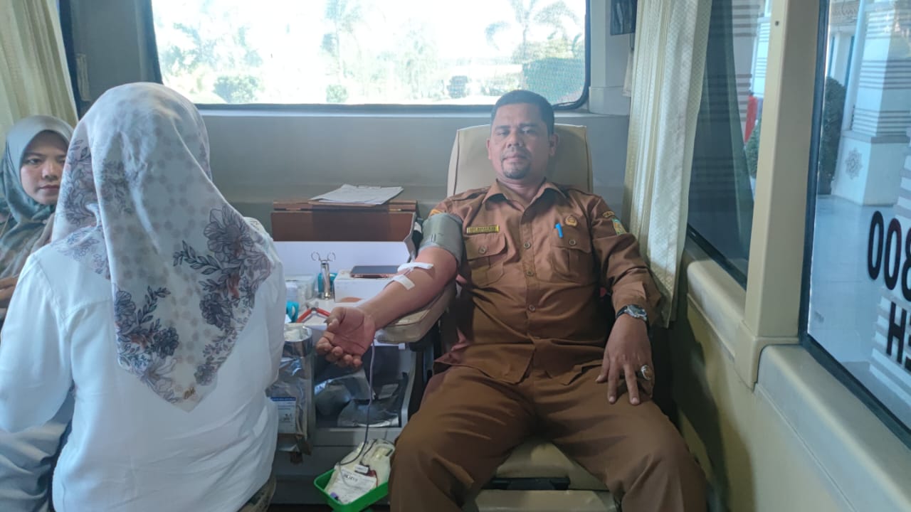 Kadis Kominfo Aceh Besar Ikuti Donor Darah Digelar Pemkab