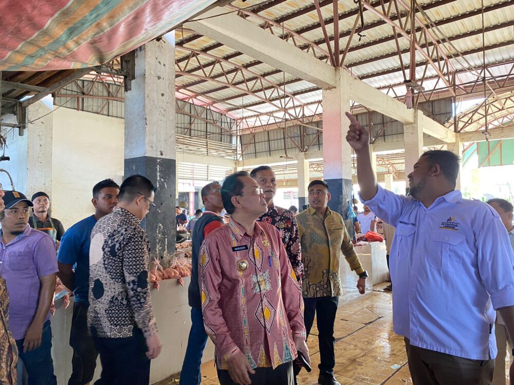 Tindak Lanjut Keluhan Pedagang, Amiruddin Lakukan Pengecekan Atap Bocor di Pasar Al-Mahirah