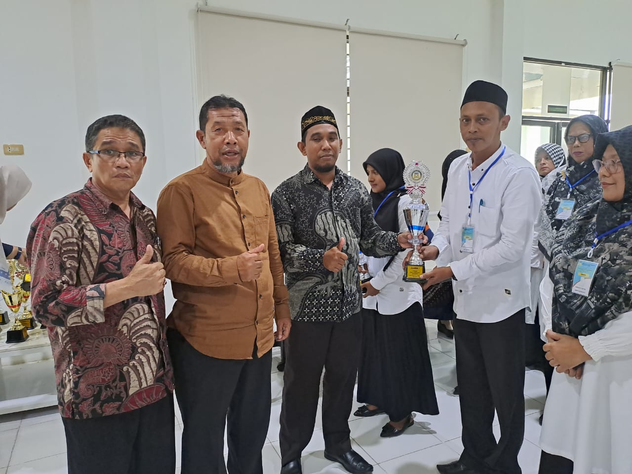 Disdikbud Aceh Besar Berikan Apresiasi dan Penghargaan untuk Guru Berprestasi
