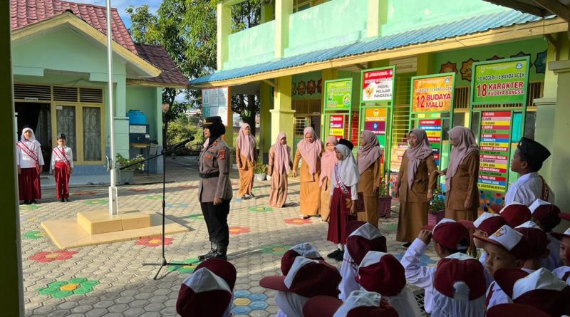 Peringati Hari Anak Nasional, Kapolsek Jajaran Polresta Banda Aceh Menjadi Pembina Upacara di Sekolah