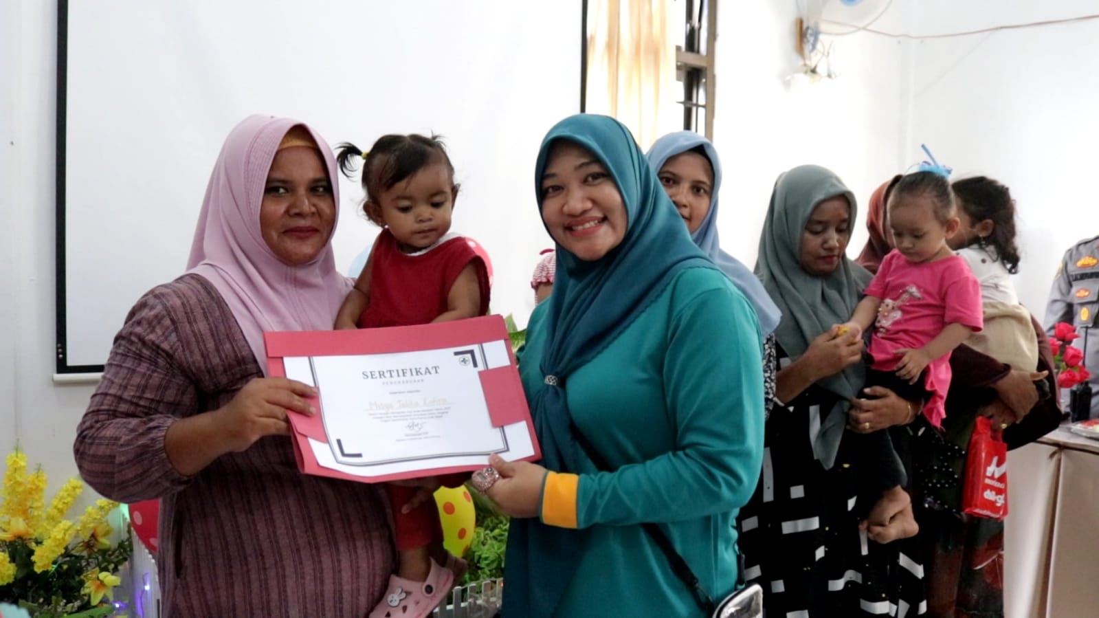 Pj Ketua TP PKK Aceh Besar Hadiri Pemberian Apresiasi untuk Anak di Puskesmas Darul Kamal