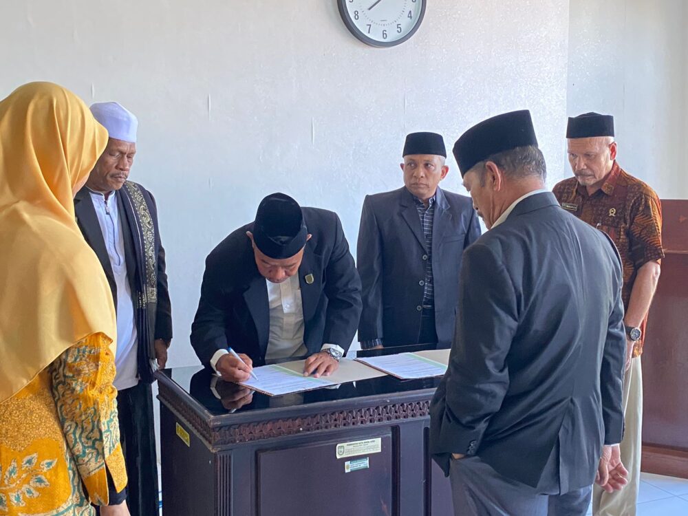 Ketua MPU Kota Banda Aceh Kukuhkan Wakil Pimpinan I, II dan Anggota PAW