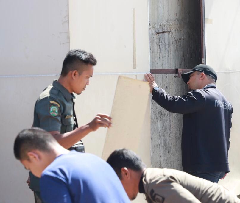 Pj Bupati Aceh Besar Lakukan Pengecekan dan Aksi 1 Jam Pungut Sampah di MPP Lambaro