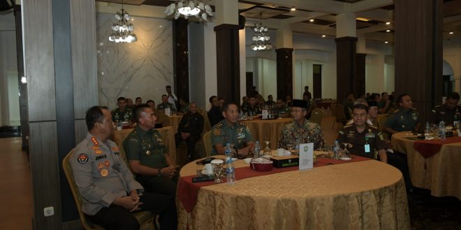 Asisten III Sekda Aceh Bersama Pangdam Iskandar Muda Ikuti KASAD Award 2023