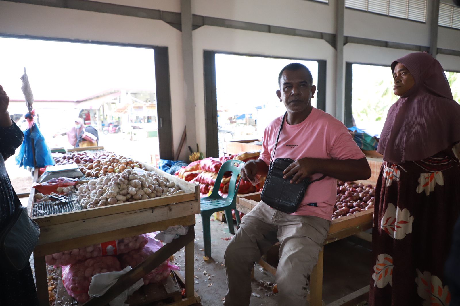 Naik Drastis, Harga Bawang Putih di Pasar Induk Lambaro