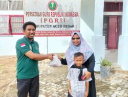 PGRI Aceh Besar Kembali Salurkan 400 Paket Daging Kurban