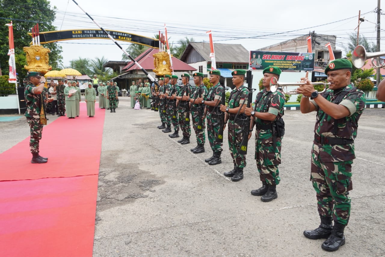 Pangdam IM dan Ibu Ketua Persit KCK Daerah Iskandar Muda melaksanakan Kunker ke Kodim 0107/Aceh Selatan.
