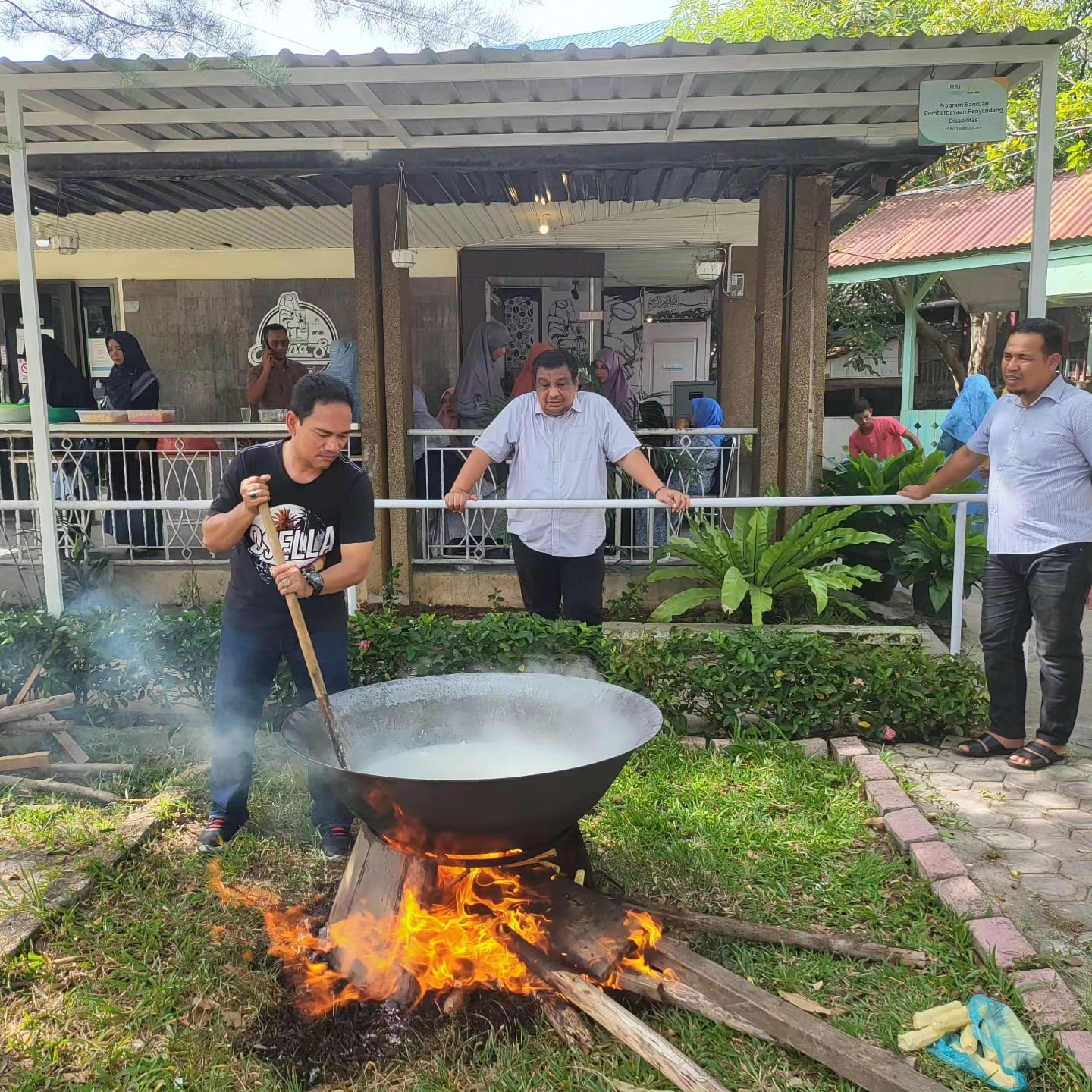 Peringati 10 Muharram, Dinsos Banda Aceh Masak Bubur Asyura Bersama