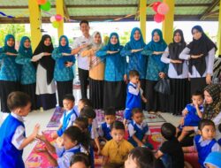 Wardiati Pantau Aksi Timbang Serentak dan Simulasi Pola Asuh Anak di Posyandu