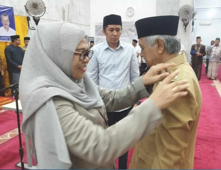 Camat Sukmawati Lantik Pj Imum Mukim Lueng Bata