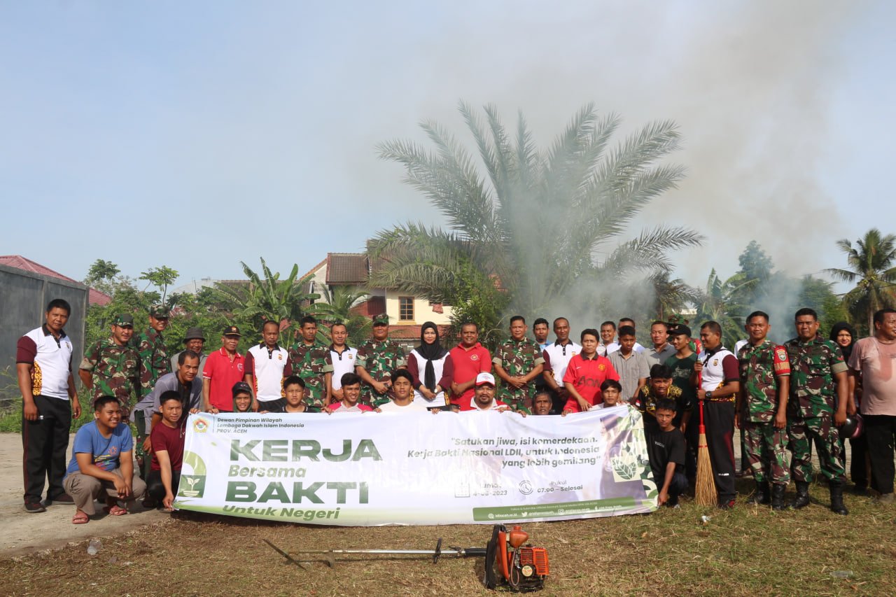 Sinergi TNI-Polri dan Warga LDII Banda Aceh Kerja Bakti Bersama