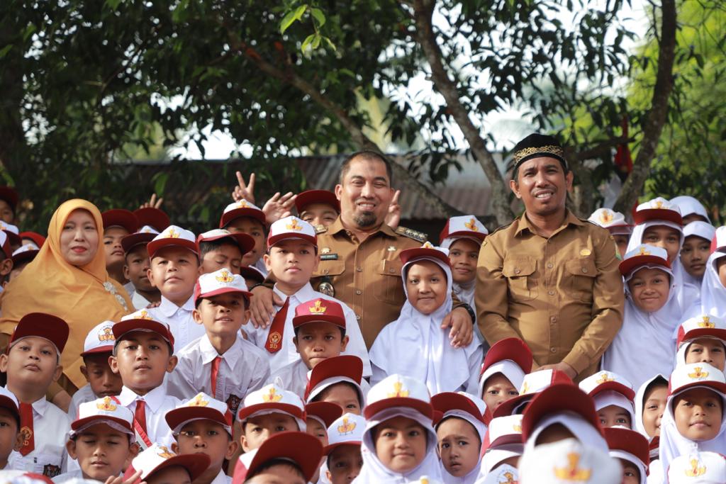 Setelah 30 Tahun, Iswanto Kembali ke SDN Cot Meuraja