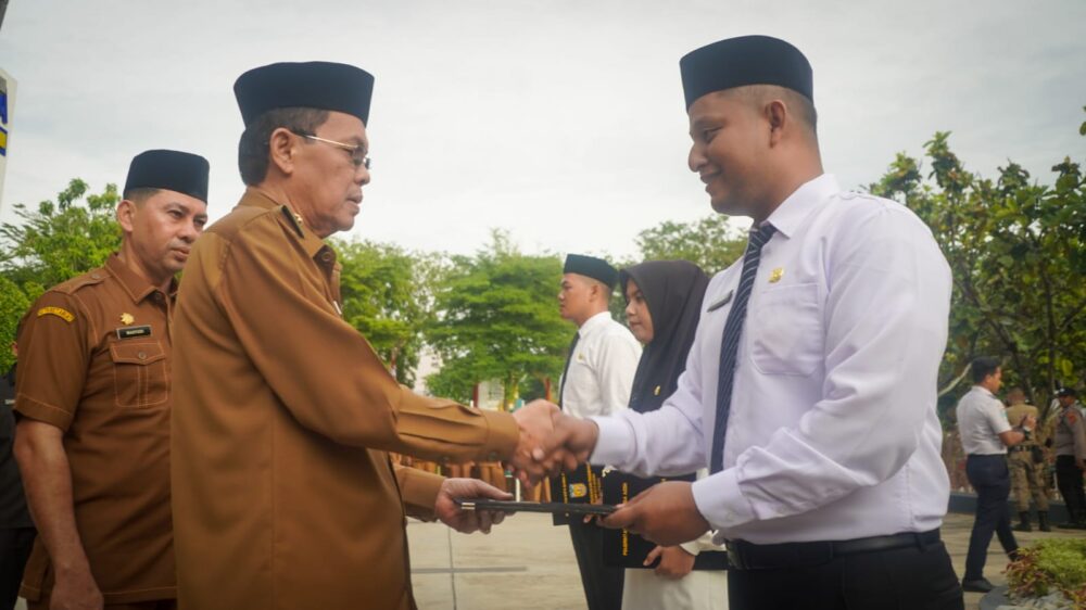 Pj Wali Kota Serahkan 262 SK PPPK Guru