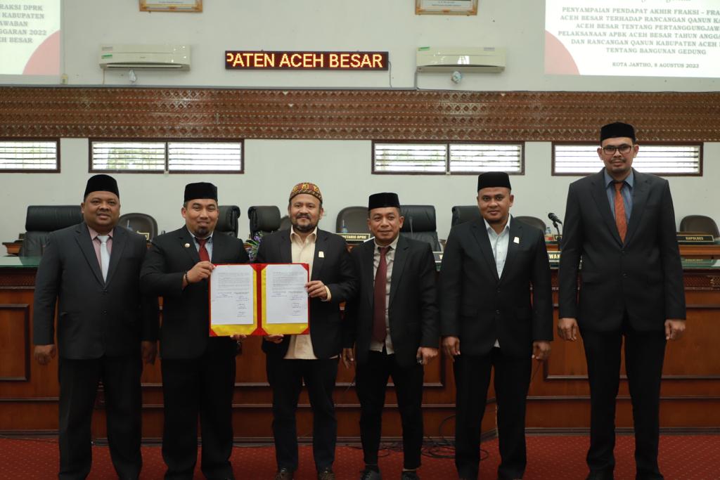Dengan Suara Bulat, Seluruh Fraksi DPRK Terima LKPJ Bupati Aceh Besar TA 2022