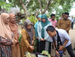 Ketua Dekranasda Aceh Besar Bersama Direktur HAKI Kunjungi Perajin Songket di Gampong Siem