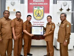 Pj Wali Kota Banda Aceh Terima Penghargaan dari Adinkes