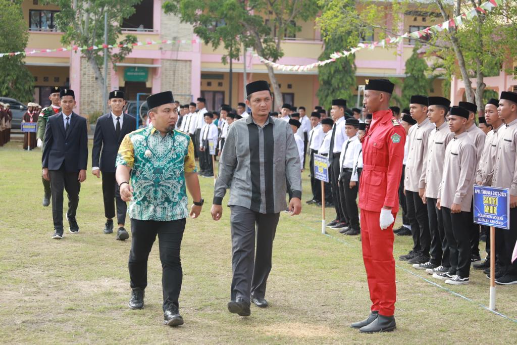 Pj Bupati Aceh Besar Pimpin Apel Tahunan Pesantren Modern Al-Falah Abu Lam U