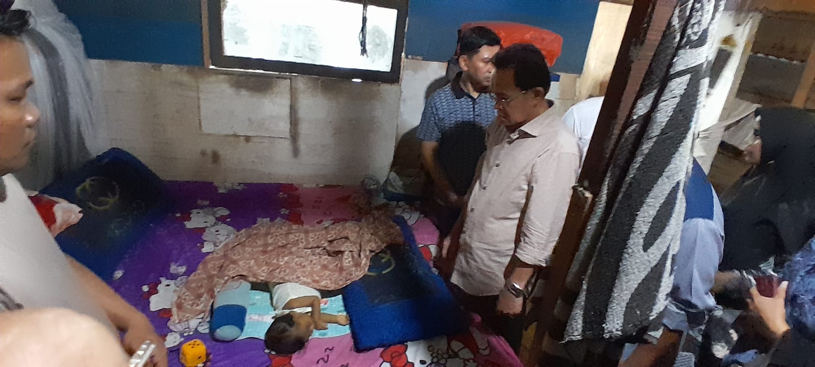 Pj Amiruddin Serahkan Bantuan untuk Tiga Pasien Sakit di Lamdingin