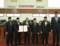 Pj Bupati Bersama DPRK Aceh Besar Sepakati RKUA dan Raqan PPAS APBK 2024
