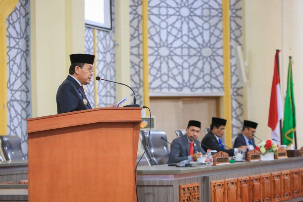 Pj Amiruddin Serahkan RKUA-PPAS 2024 kepada Legislatif