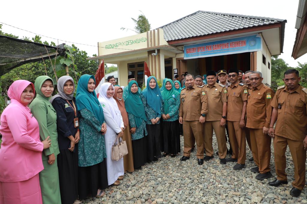 Pj Bupati Aceh Besar Sambangi Kedatangan Pj Ketua PKK Aceh di Neuheun