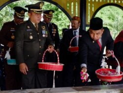 Jelang HUT RI, Pj Bupati Aceh Besar Ziarah dan Tabur Bunga di Makam T Nyak Arief