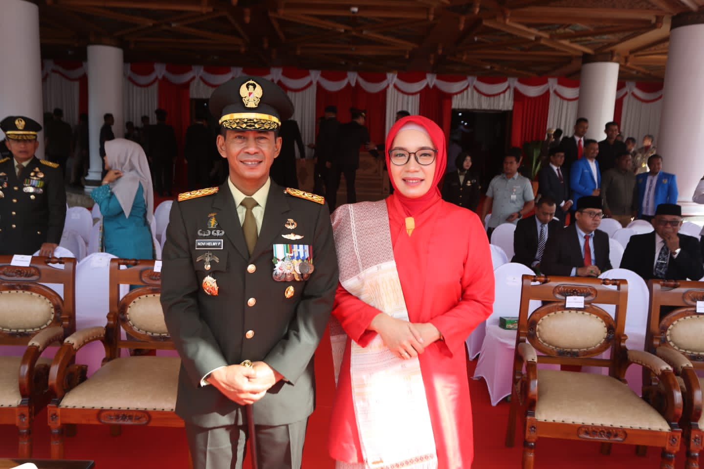Pangdam IM didampingi ketua Persit KCK Daerah Iskandar Muda menghadiri Upacara Peringatan HUT Ke-78 Kemerdekaan RI di Kantor Gubernur Aceh.