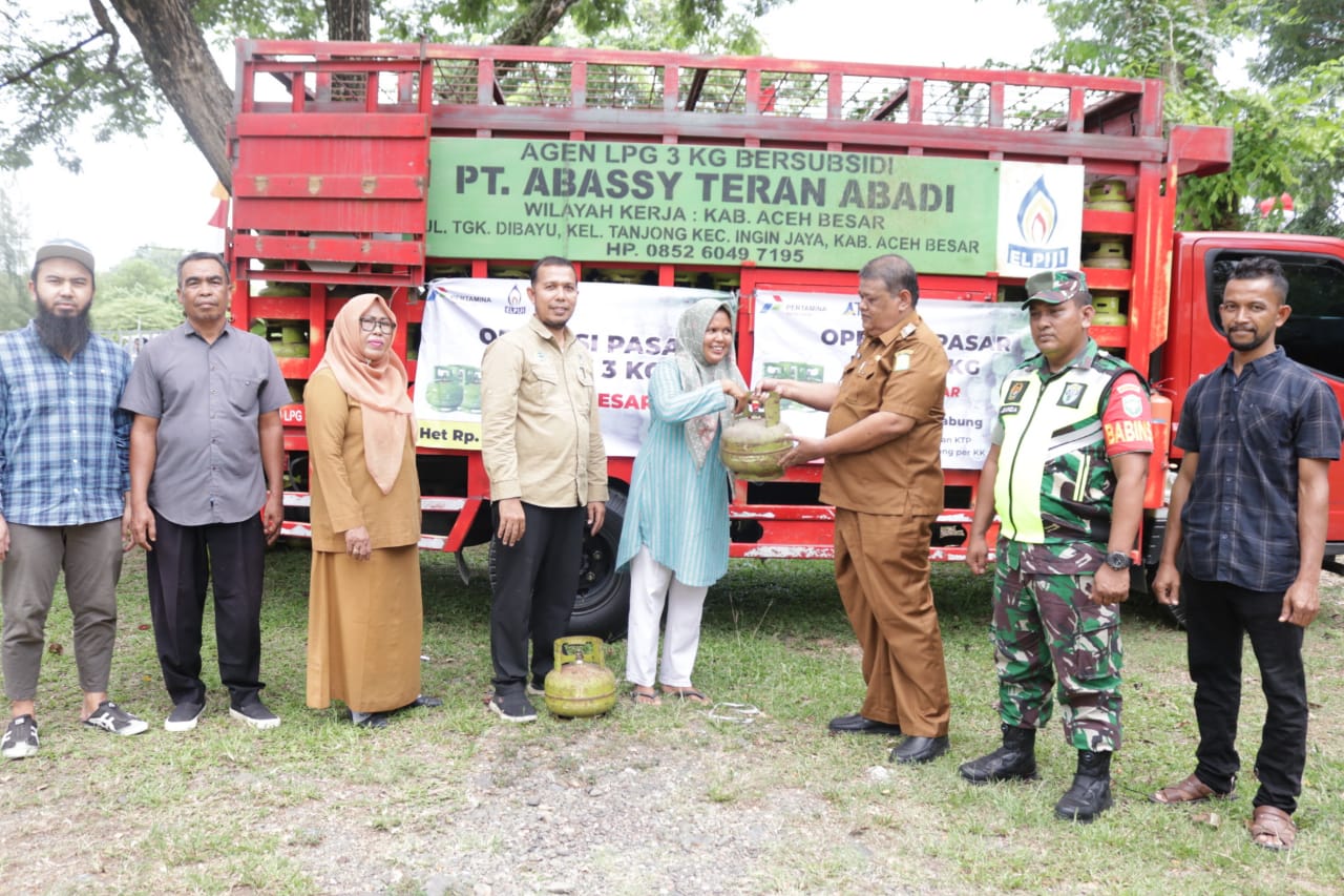 Warga Leupueng Berterimakasih, Pemkab Aceh Besar Inisiasi Operasi Pasar LPG 3 Kg Saat Gas Langka