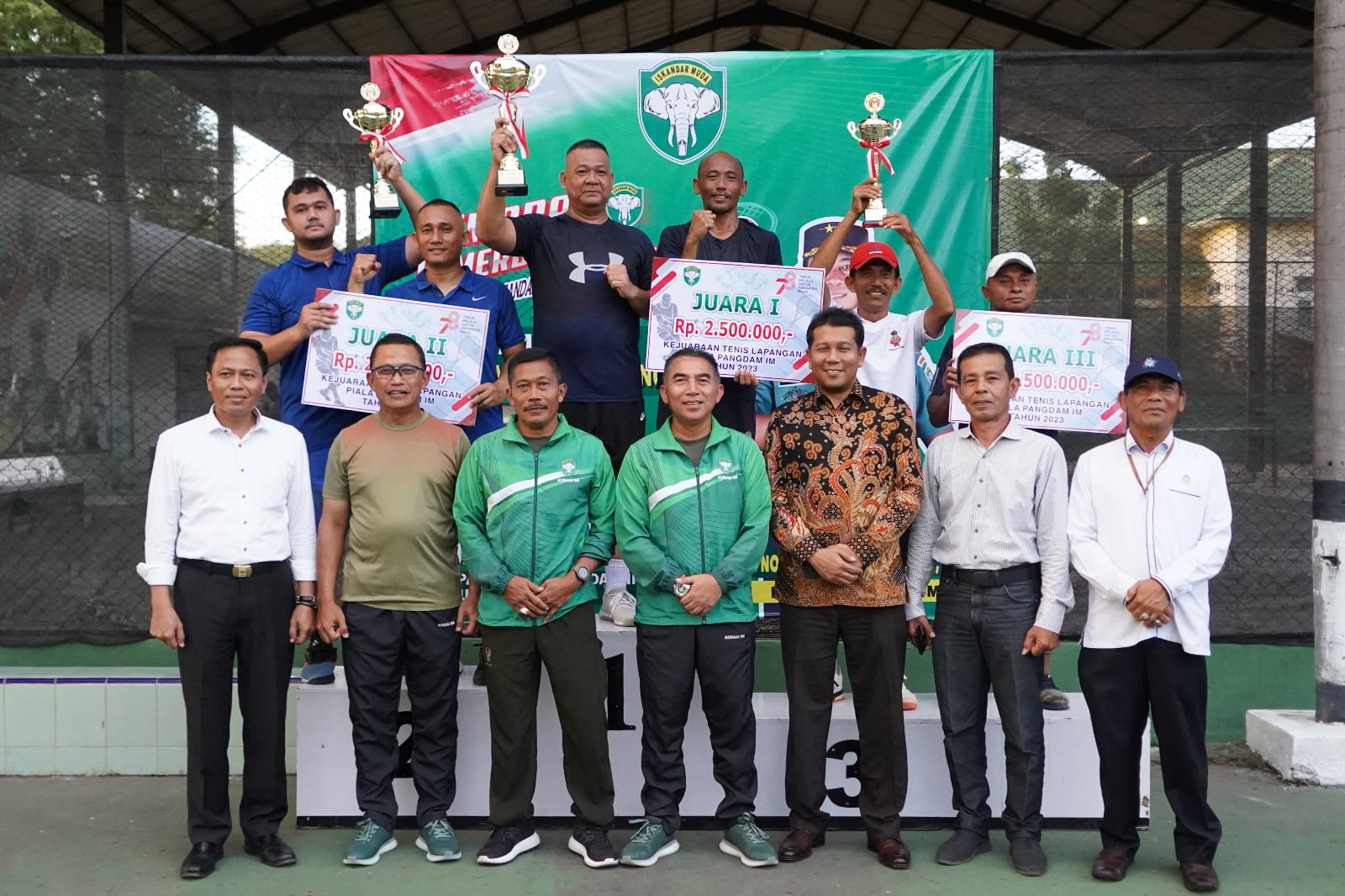 Kasdam IM menutup Kejuaraan Tenis lapangan Piala Pangdam IM