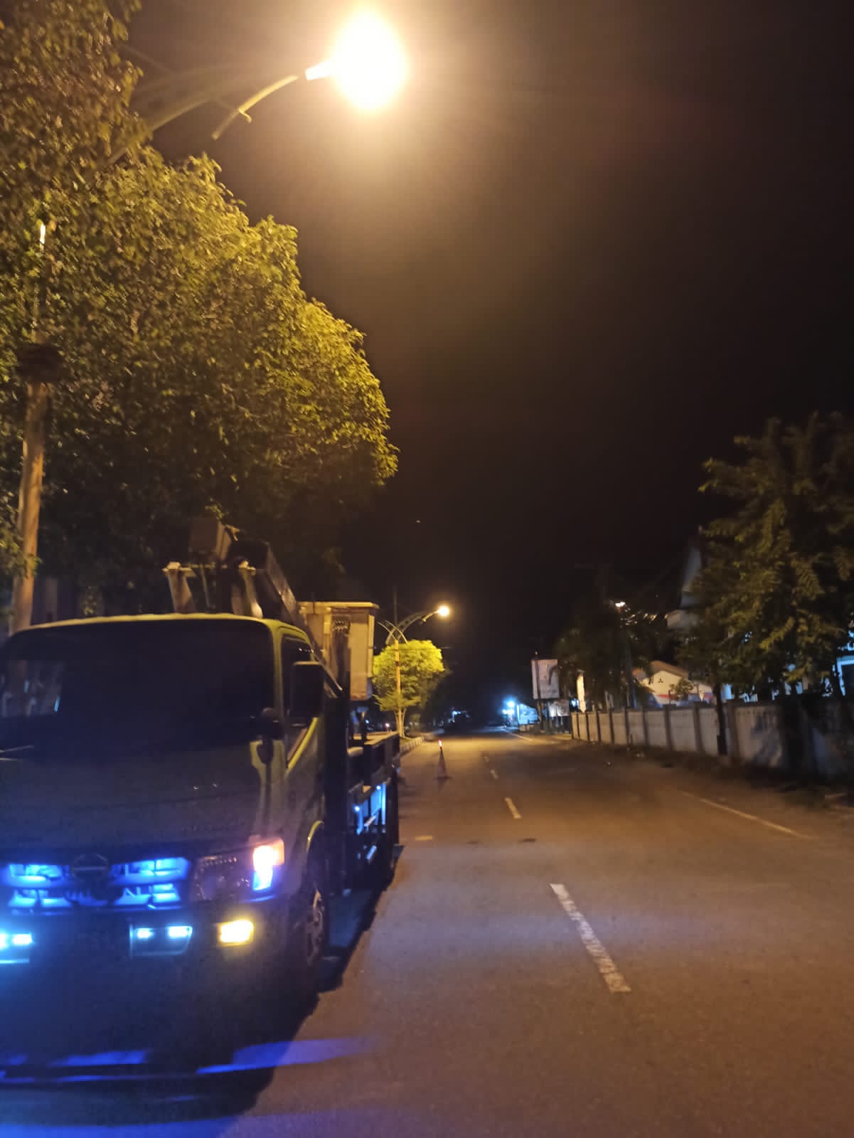 Sempat Mati, Dishub Aceh Besar Perbaiki Lampu Jalan di Kawasan Meunasah Krueng