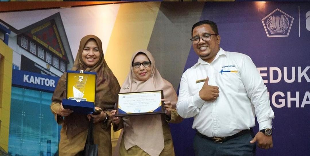 Diskominfotik Banda Aceh Raih Penghargaan Kepatuhan Pajak Terbaik Tahun 2022