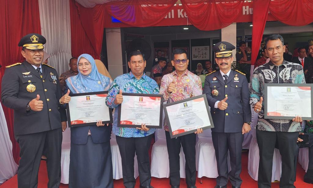 Disdukcapil Dapat Penghargaan Sebagai Pelayanan Publik yang Berbasis HAM