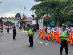 Polantas Polresta Banda Aceh Beri Pelayanan Kepada Peserta Gerak Jalan