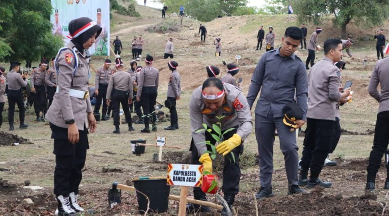 Lestarikan Lingkungan, Kapolresta Banda Aceh Tanam Pohon di Puslat Satbrimob Polda Aceh