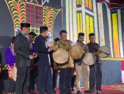 Atas Nama Pj Bupati, Kadinsos Aceh Besar Buka Pagelaran Seni Gembira Pondok Pesantren MSBS