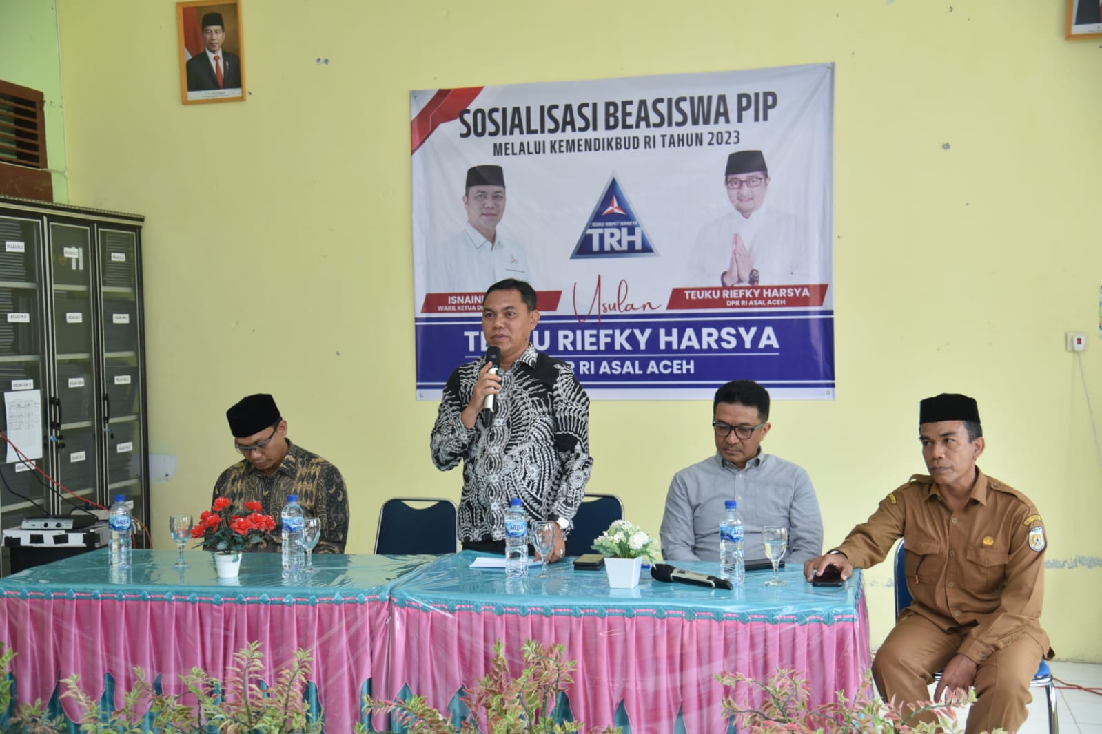 Isnaini Husda Sosialisasi Beasiswa PIP di SMP 8 Banda Aceh