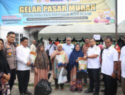 Pj Bupati Aceh Besar Pantau Langsung Pasar Murah Terakhir di Lam Hasan Peukan Bada
