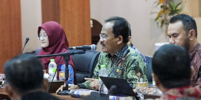 Asisten II Buka Kegiatan Monitoring dan Evaluasi Pengelolaan Pengaduan Pemerintah Aceh dan Kabupaten/Kota