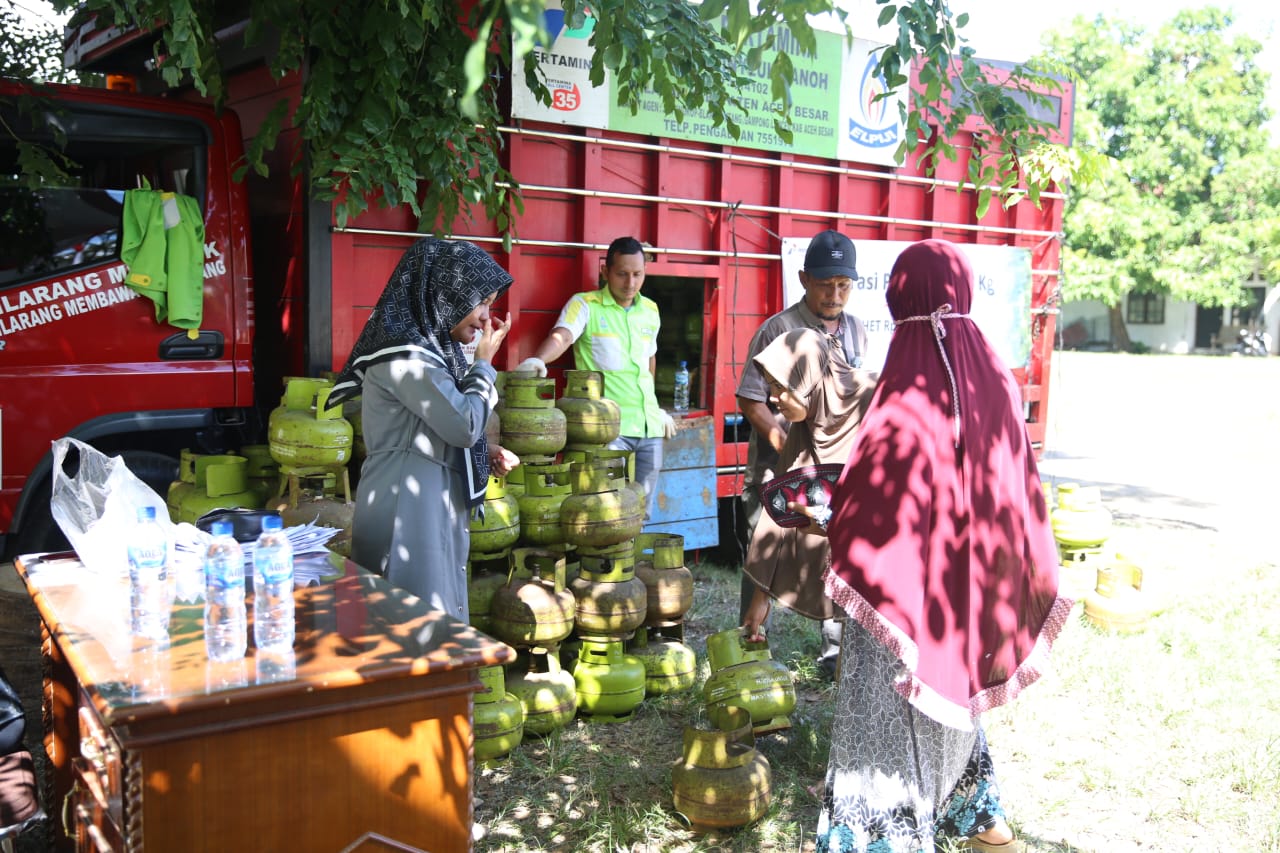 Pemkab Aceh Besar Gelar Operasi Pasar Gas 3Kg di Kuta Malaka