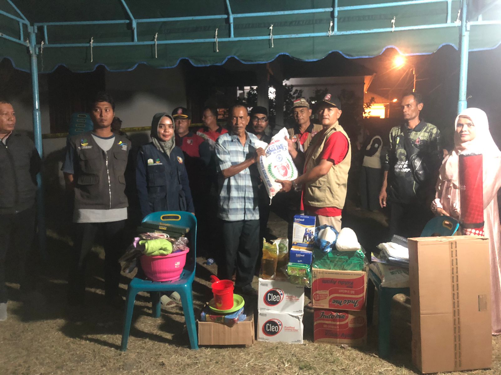 Pemkab Aceh Besar Salurkan Bantuan Masa Panik untuk Kebakaran di Gla Meunasah Baro