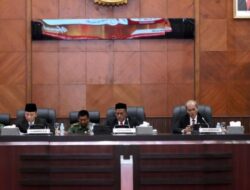 Penjabat Gubernur Hadiri Paripurna DPR Aceh, Dengarkan Pendapat Banggar atas Pertanggungjawaban APBA 2022