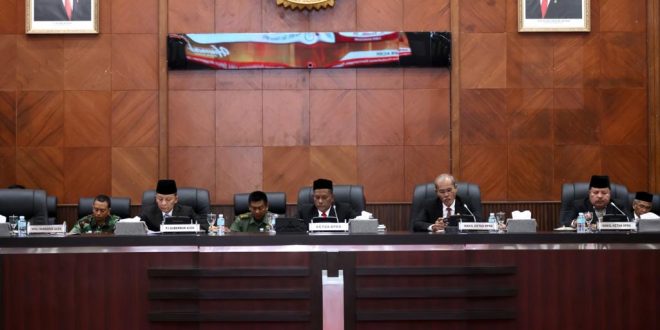 Penjabat Gubernur Hadiri Paripurna DPR Aceh, Dengarkan Pendapat Banggar atas Pertanggungjawaban APBA 2022