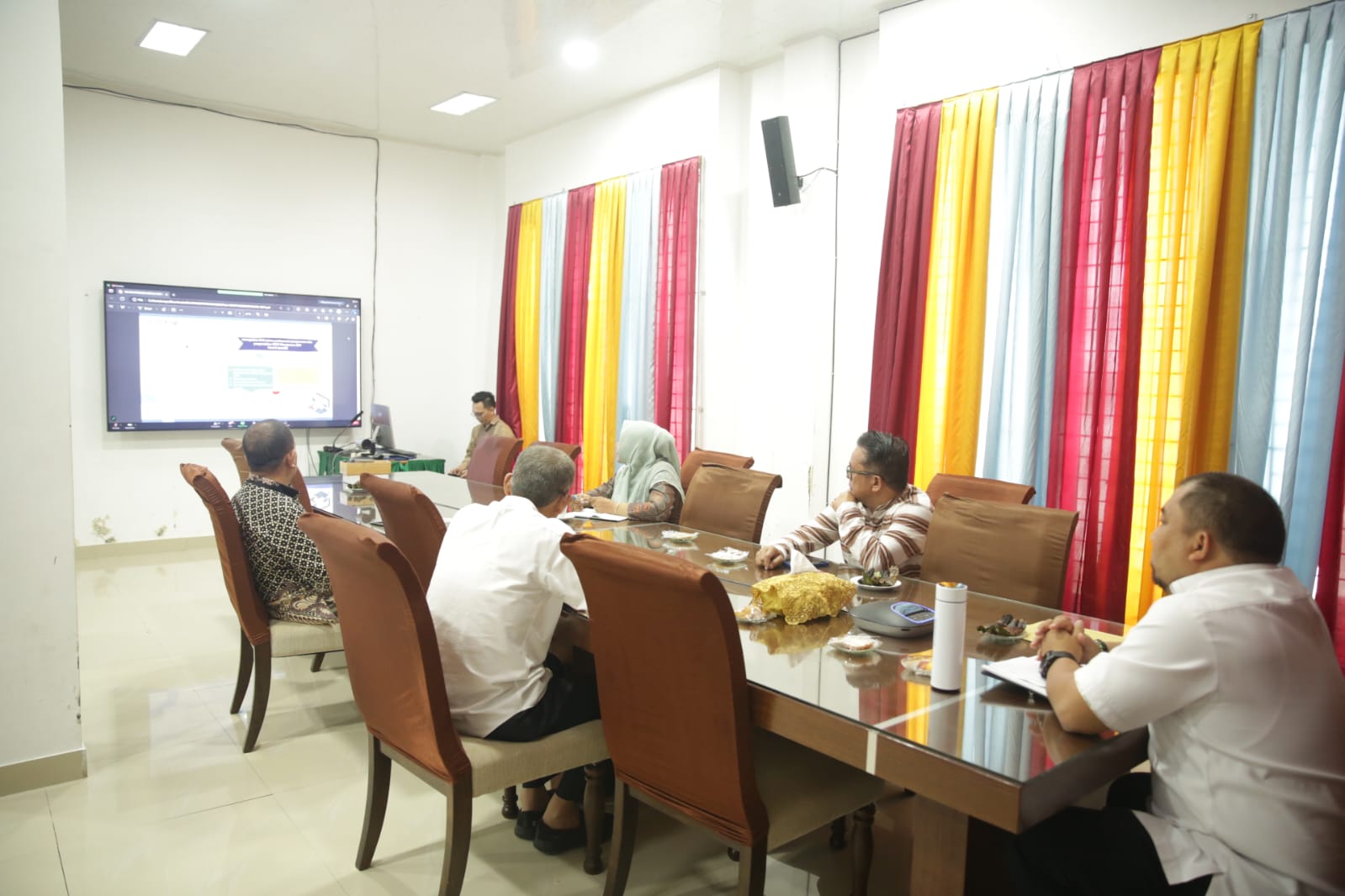 Pj Bupati Aceh Besar Ikuti Zoom Meeting dengan Dirjen Otda