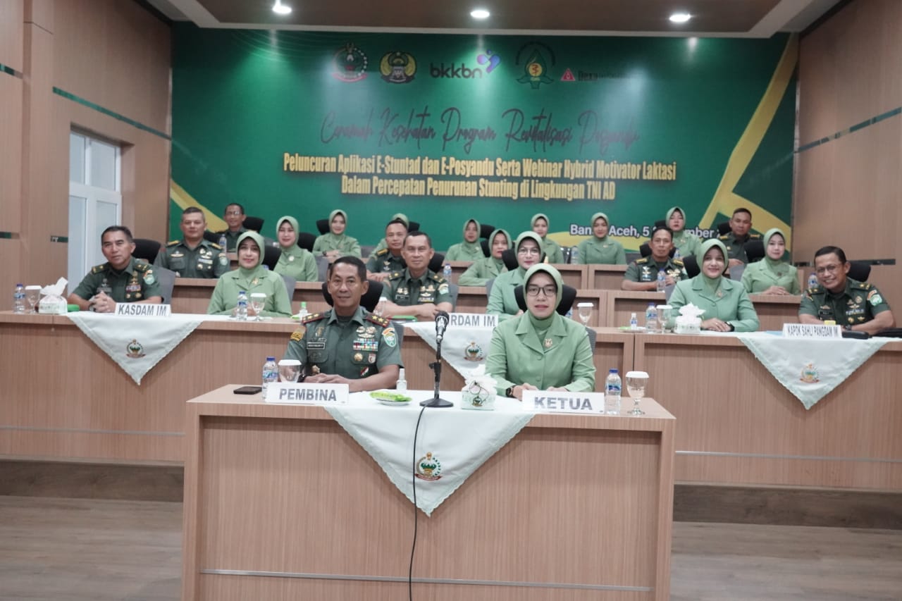 Pangdam IM mendampingi Ketua Persit Kartika Candra Kirana Daerah Iskandar Muda mengikuti kegiatan ceramah Virtual Kesehatan Program Revitalisasi Posyandu