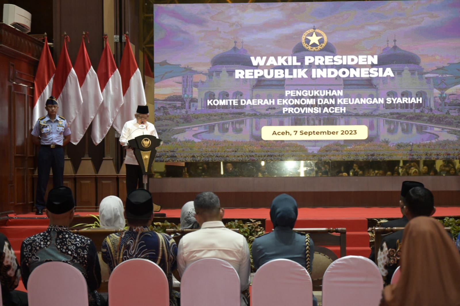 Hadiri Pengukuhan KDEKS Provinsi Aceh, Wapres Tegaskan Ekonomi Syariah Kunci Hadapi Tantangan Pembangunan Nasional
