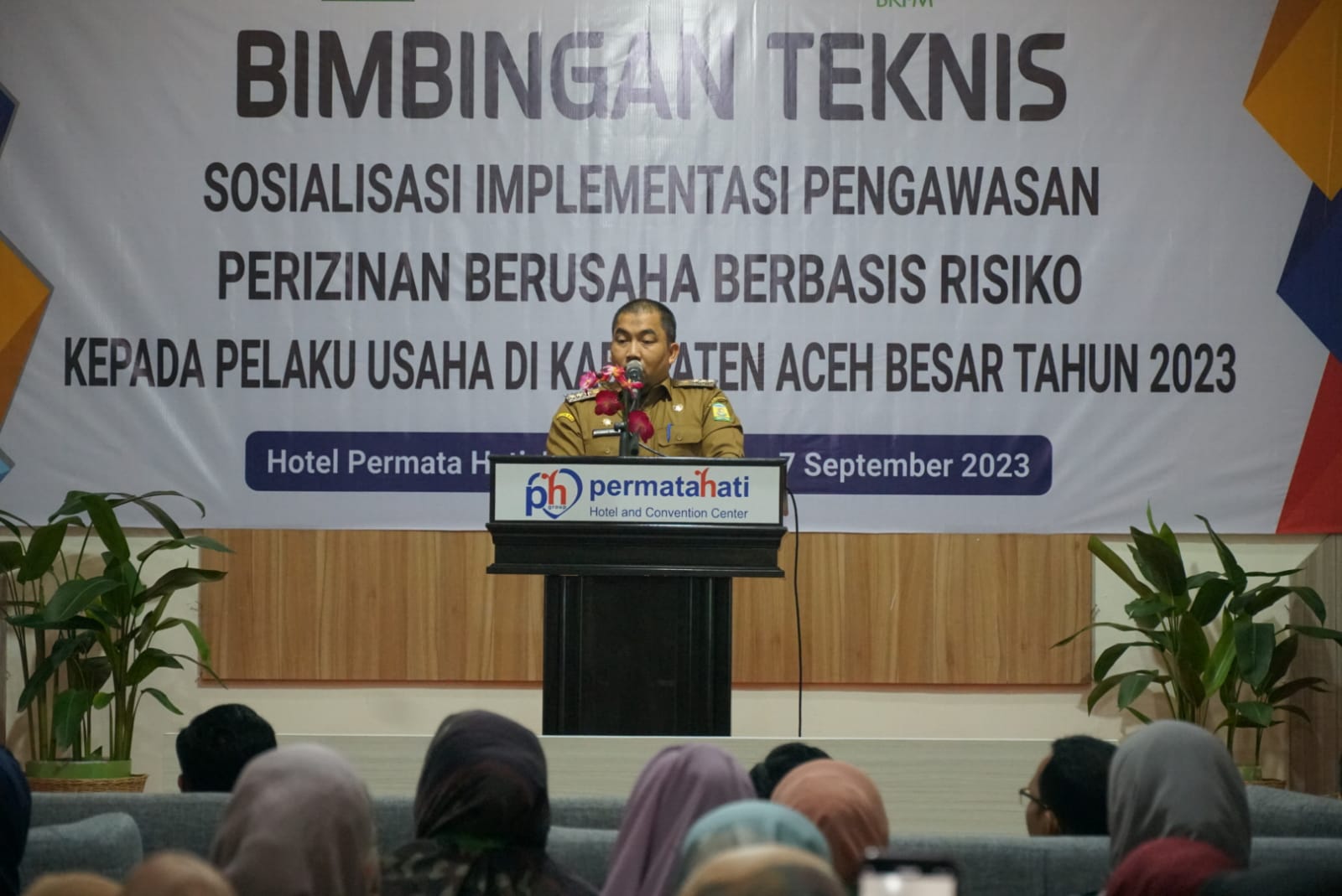 Pj Bupati Aceh Besar Buka Bimtek Sosialisasi Implementasi Pengawasan Perizinan Berusaha Berbasis Risiko