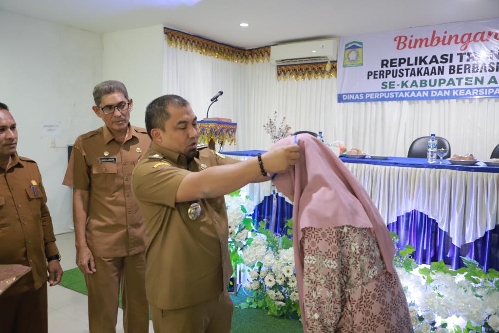 Pj Bupati Iswanto Buka Bimtek Replikasi Transformasi Perpustakaan Berbasis Inklusi Sosial