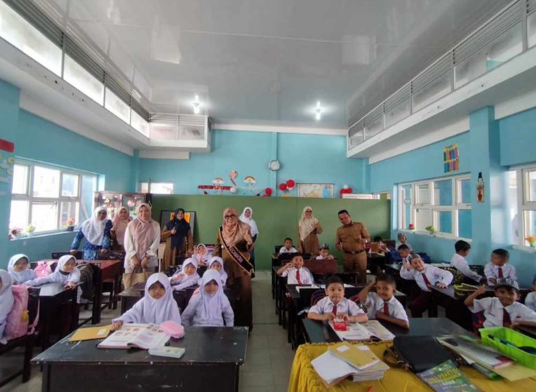 Bunda Paud Kecamatan Lueng Bata Kunjungi Paud Cempaka Putih dan SD 62 Cot Mesjid